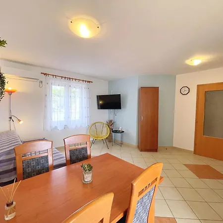 Tiha Lili Πανσιόν 4*