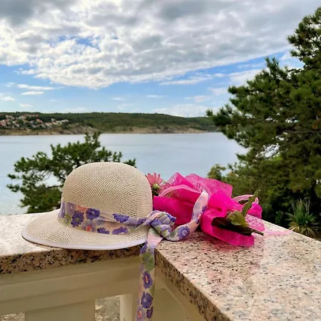 Πανσιόν Tiha Lili 4*