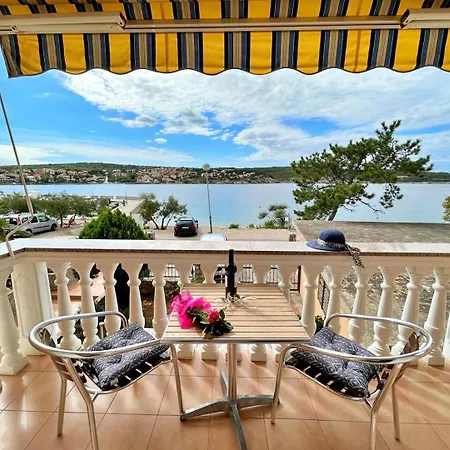 Tiha Lili Πανσιόν 4*