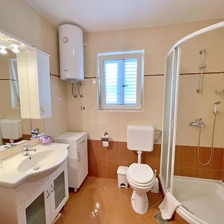 Casa de hóspedes Tiha Lili 4*