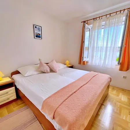 Casa de hóspedes Tiha Lili 4*