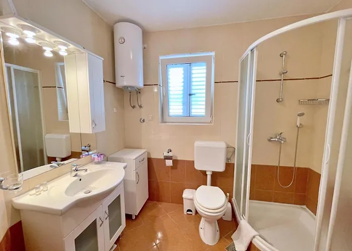 בית הארחה Tiha Lili 4*