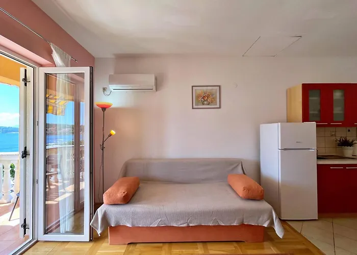 בית הארחה Tiha Lili