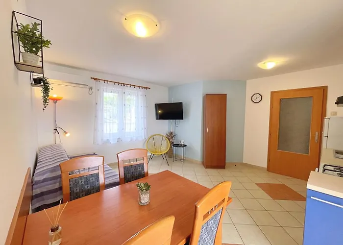 Tiha Lili בית הארחה 4*